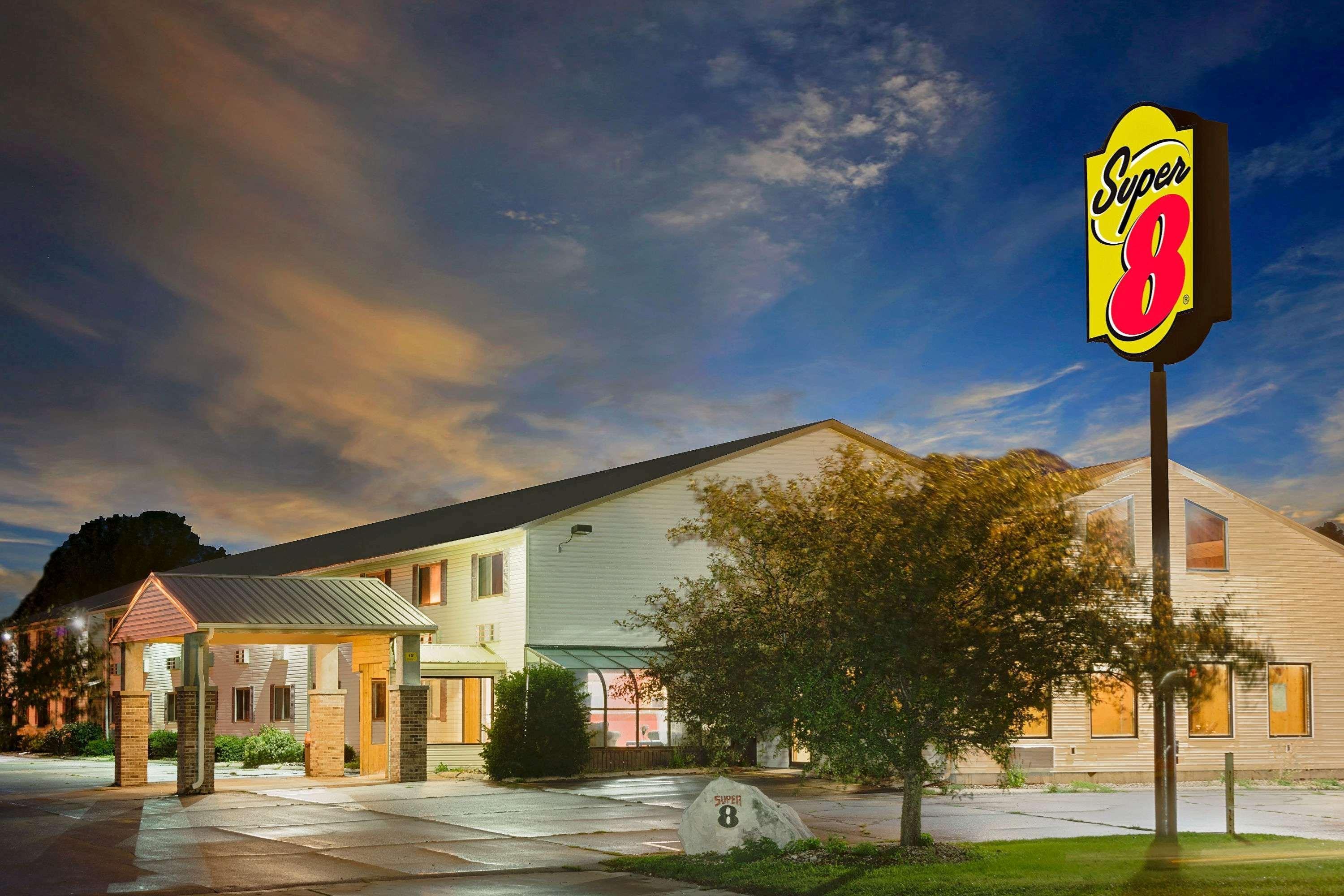 Super 8 By Wyndham Iowa Falls Exterior photo